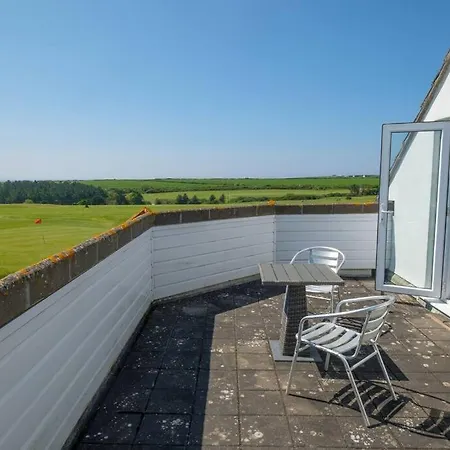 Flat 1 Mawgan Porth Golf Club Apartment Exterior photo