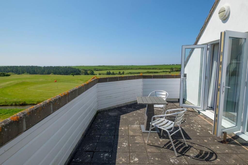 Flat 1 Golf Club
